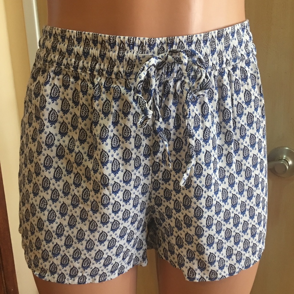 Soft Joie blue/white paisley print shorts Sz: M